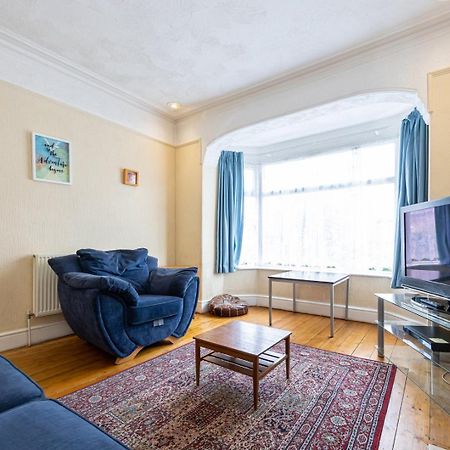 מנצ'סטר Guestready - Enchanting Life In Gorse Hill מראה חיצוני תמונה