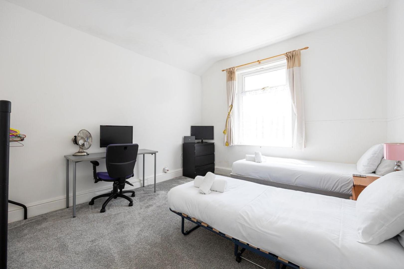 מנצ'סטר Guestready - Enchanting Life In Gorse Hill מראה חיצוני תמונה