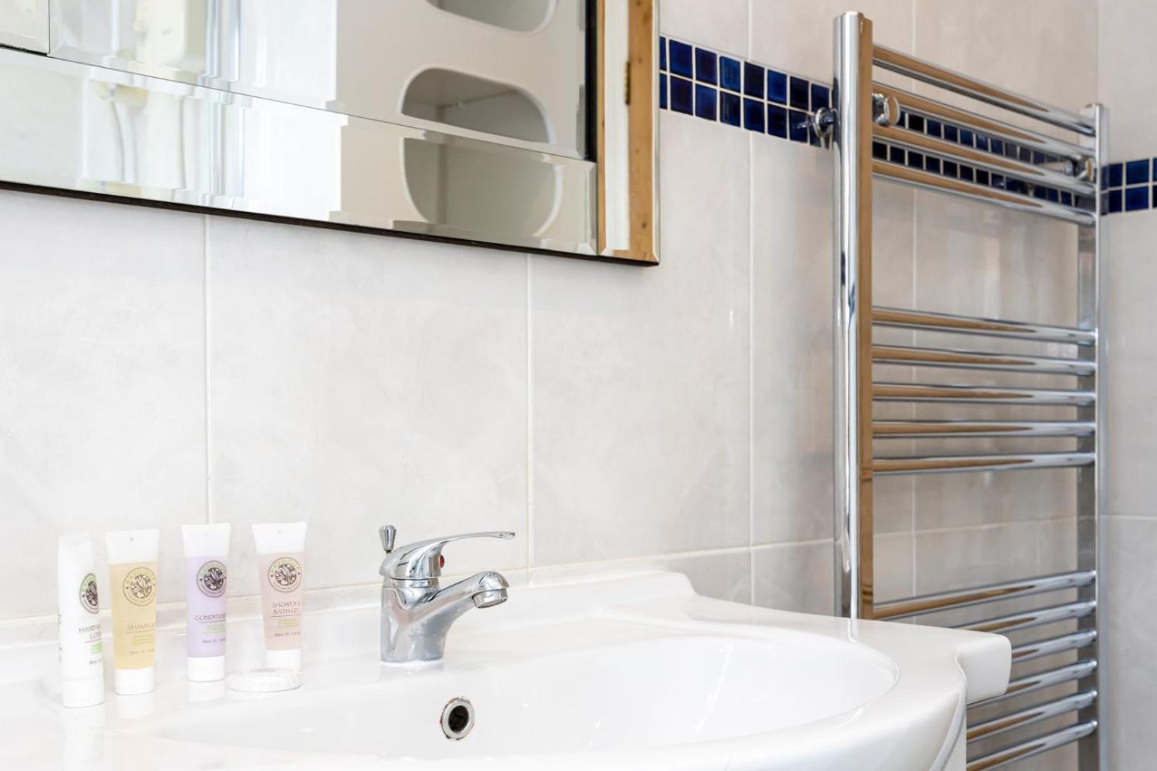 מנצ'סטר Guestready - Enchanting Life In Gorse Hill מראה חיצוני תמונה