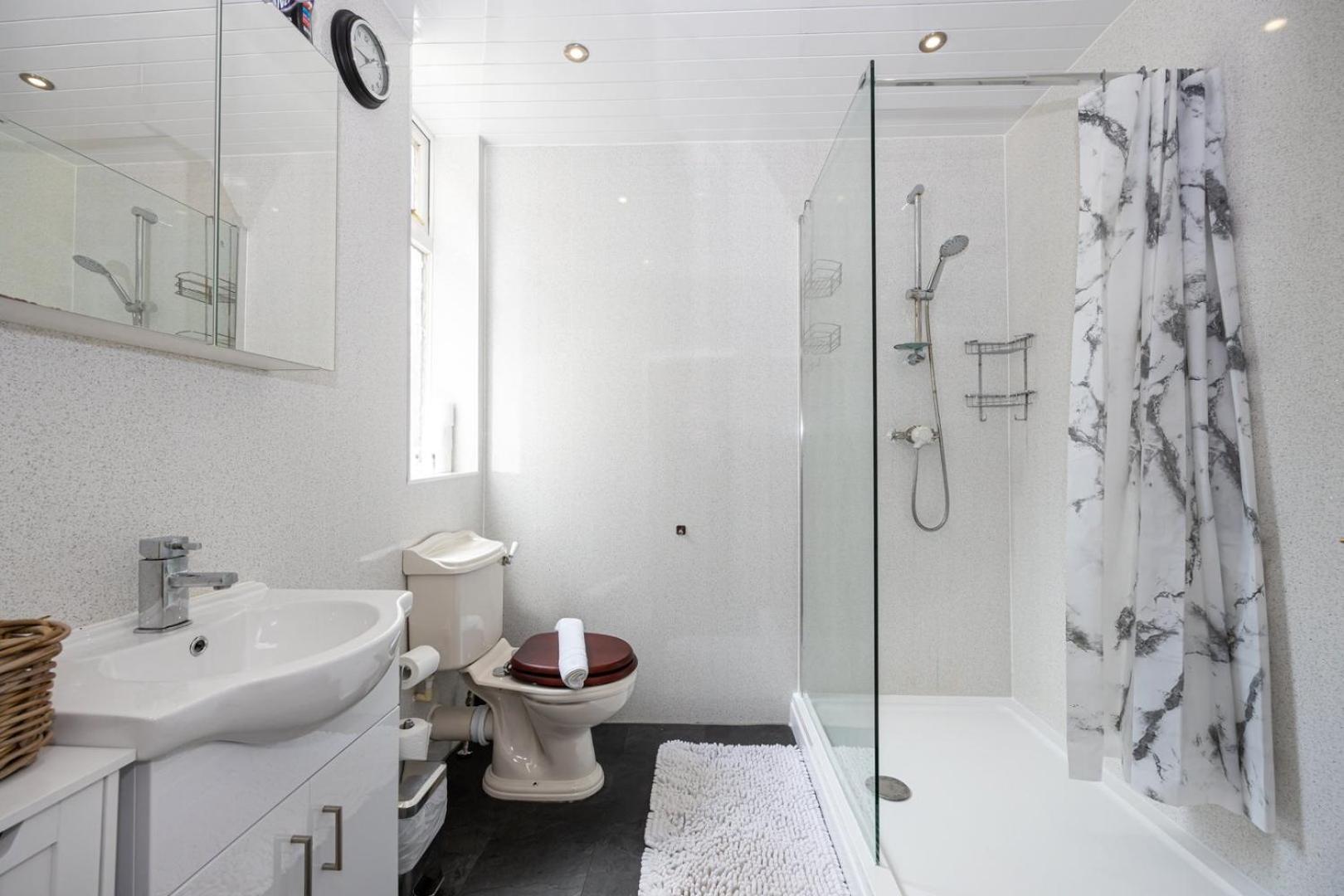 מנצ'סטר Guestready - Enchanting Life In Gorse Hill מראה חיצוני תמונה