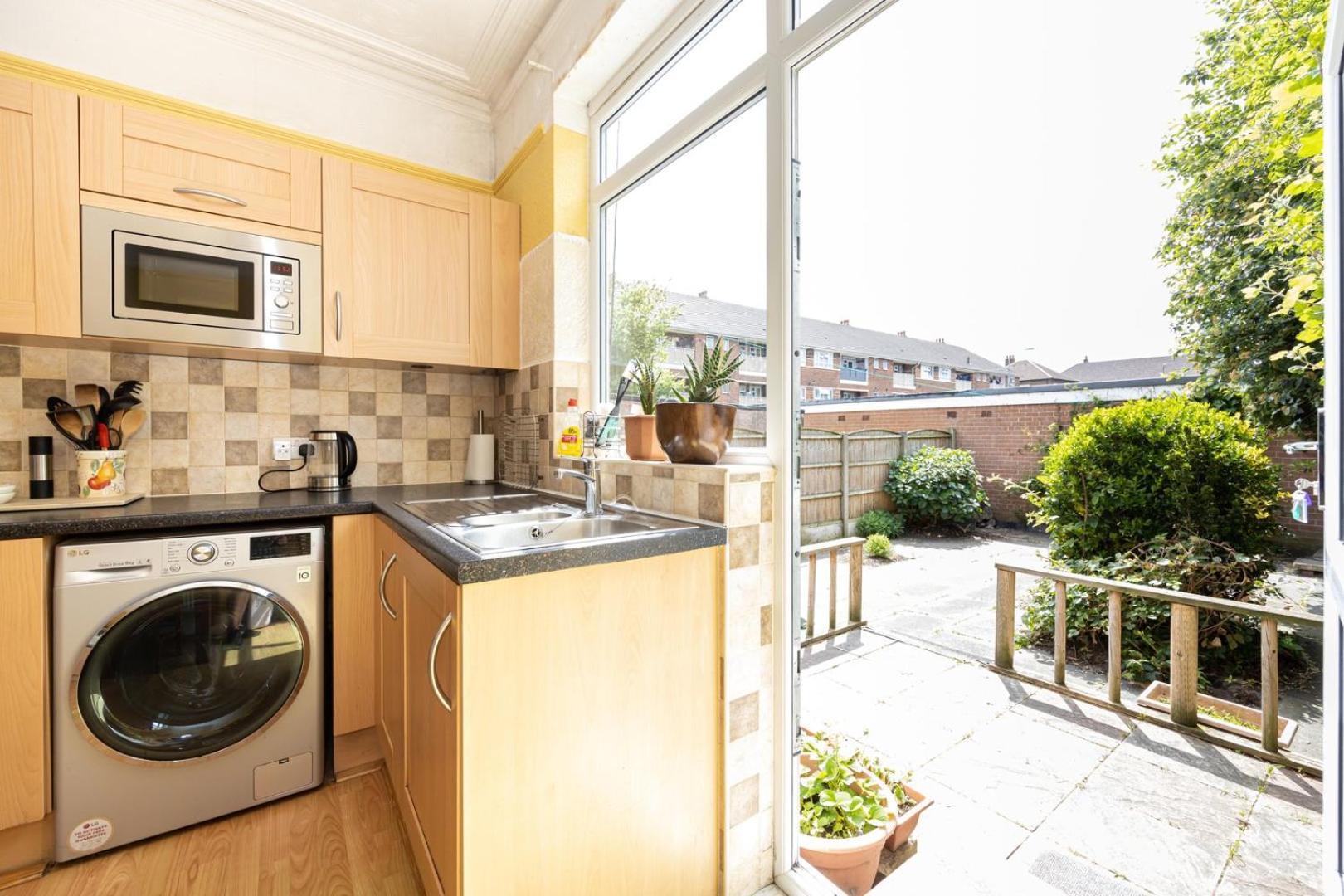 מנצ'סטר Guestready - Enchanting Life In Gorse Hill מראה חיצוני תמונה