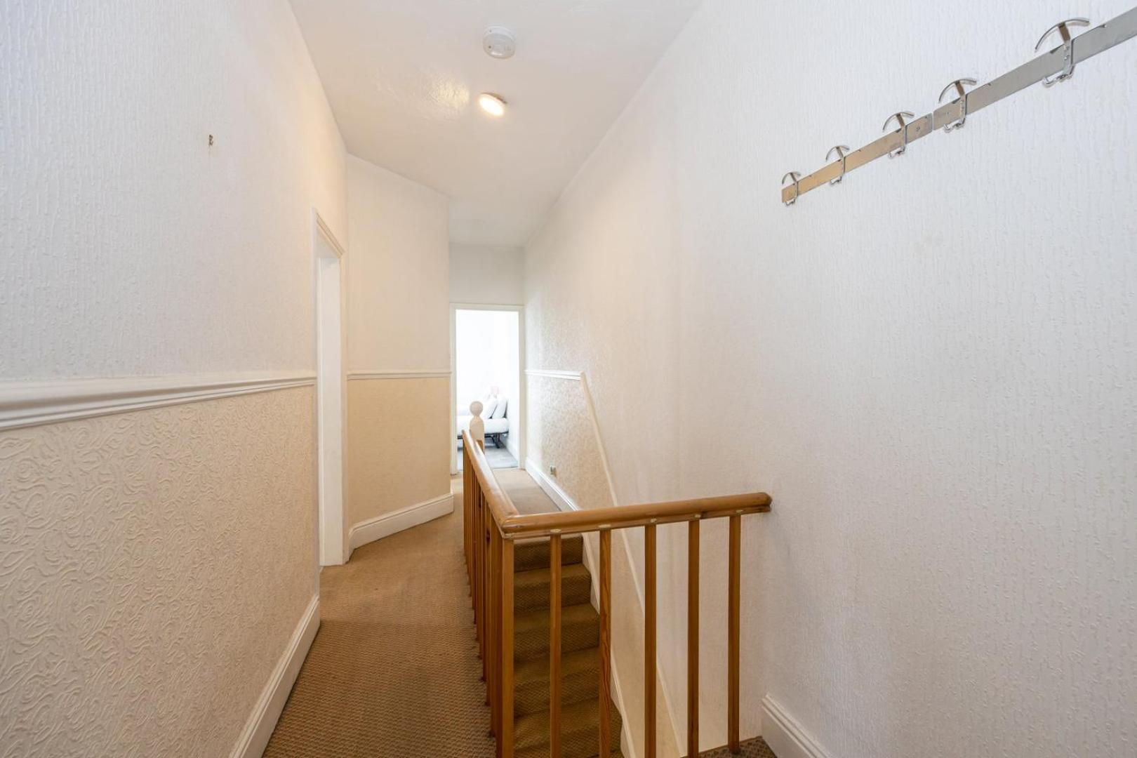 מנצ'סטר Guestready - Enchanting Life In Gorse Hill מראה חיצוני תמונה